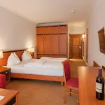 Alpenland St Johann Hotel