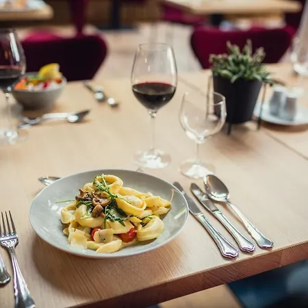 Alpenland St Johann Hotel 4*