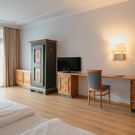 Alpenland St Johann 4*