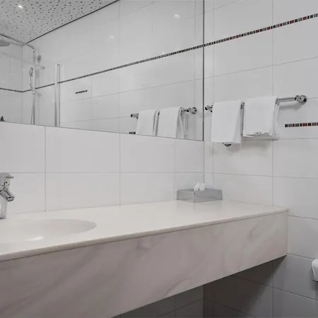 Alpenland St Johann Otel