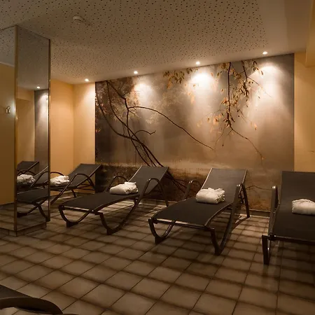 Alpenland St Johann 4*