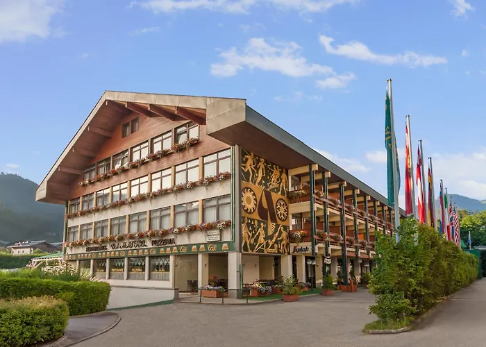 Alpenland St Johann 4*